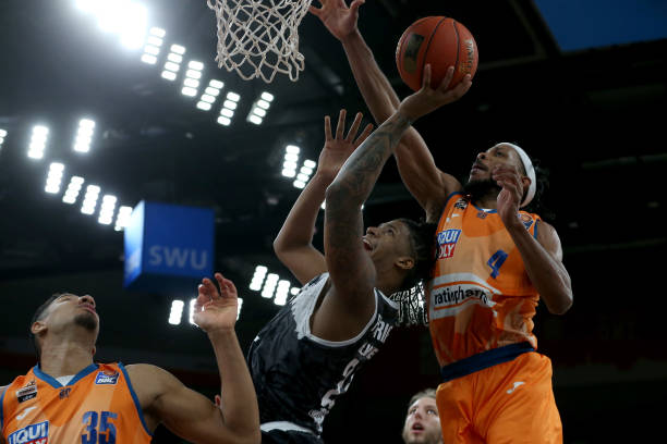 他们不仅在 他们不仅在