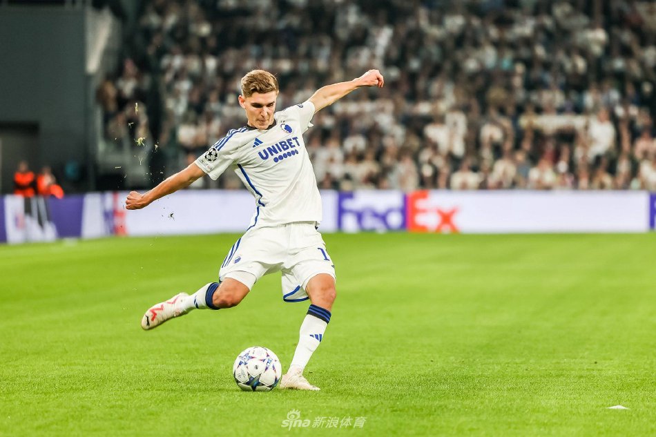 使他脱颖而 使他脱颖而